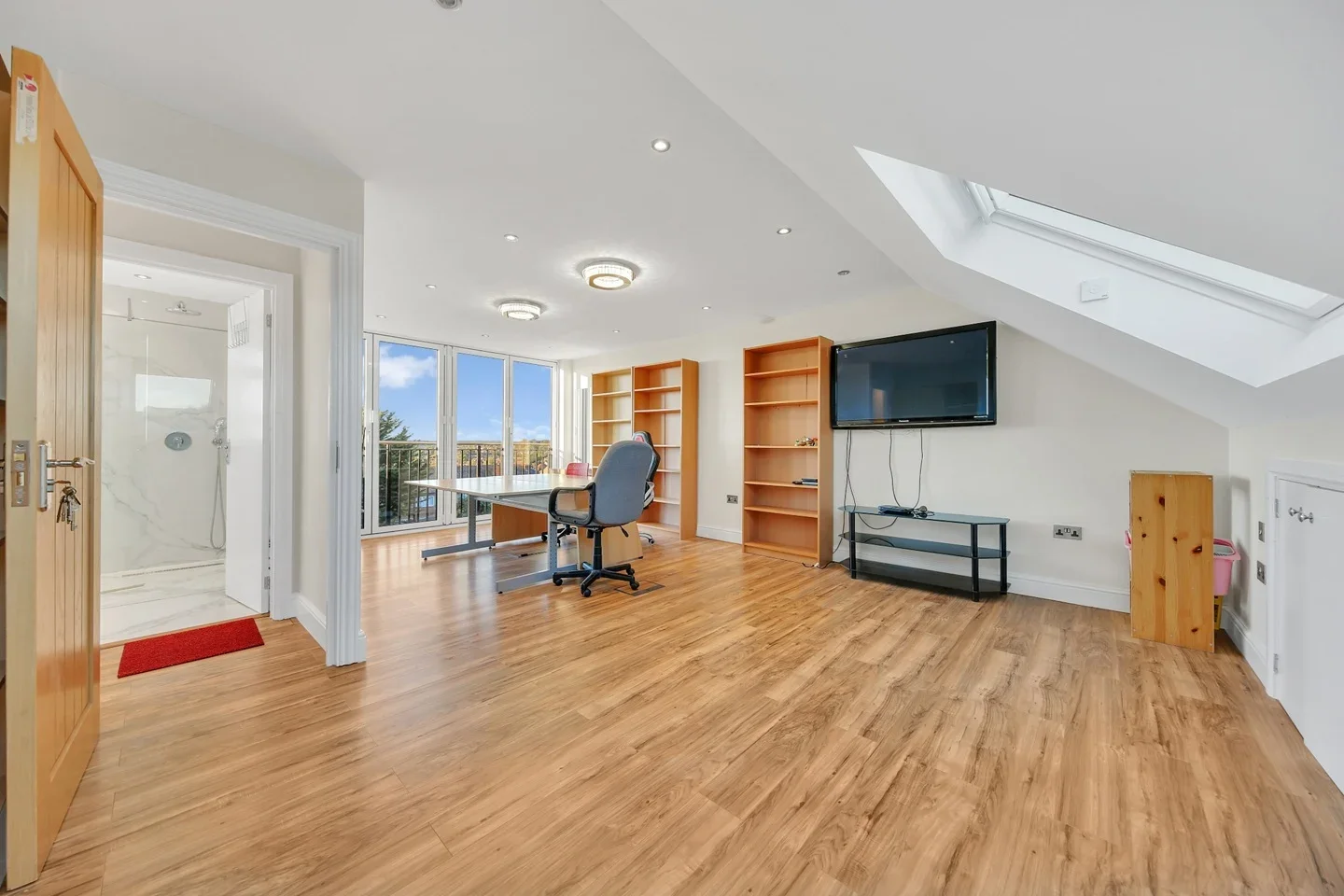 House Herent Drive in Greater London