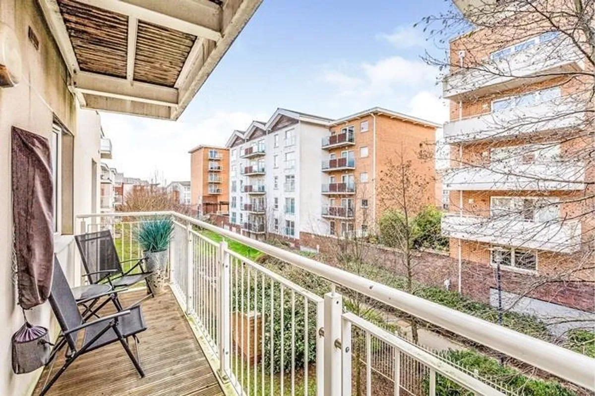 Flat Overstone Court in Cardiff
