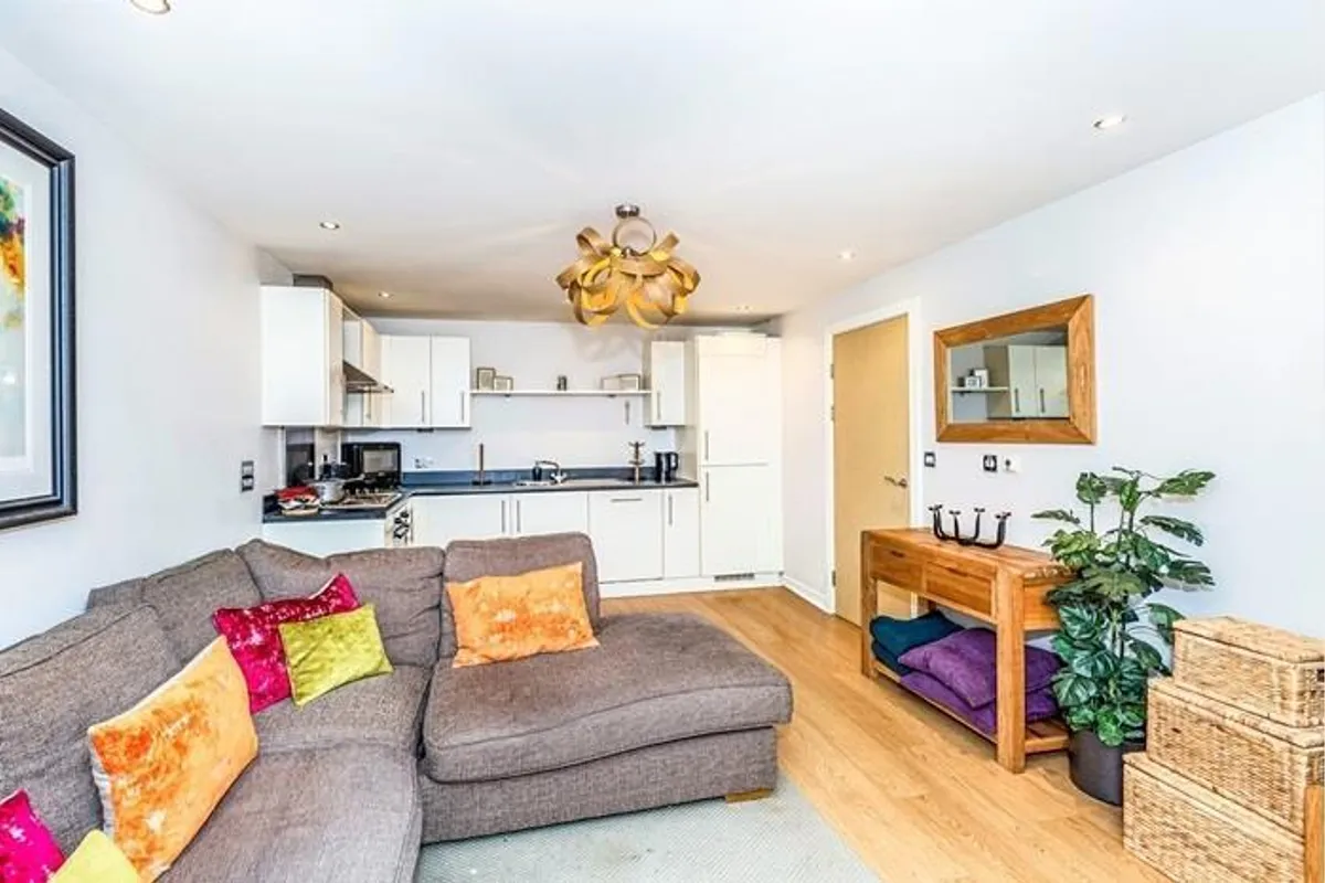 Flat Overstone Court in Cardiff