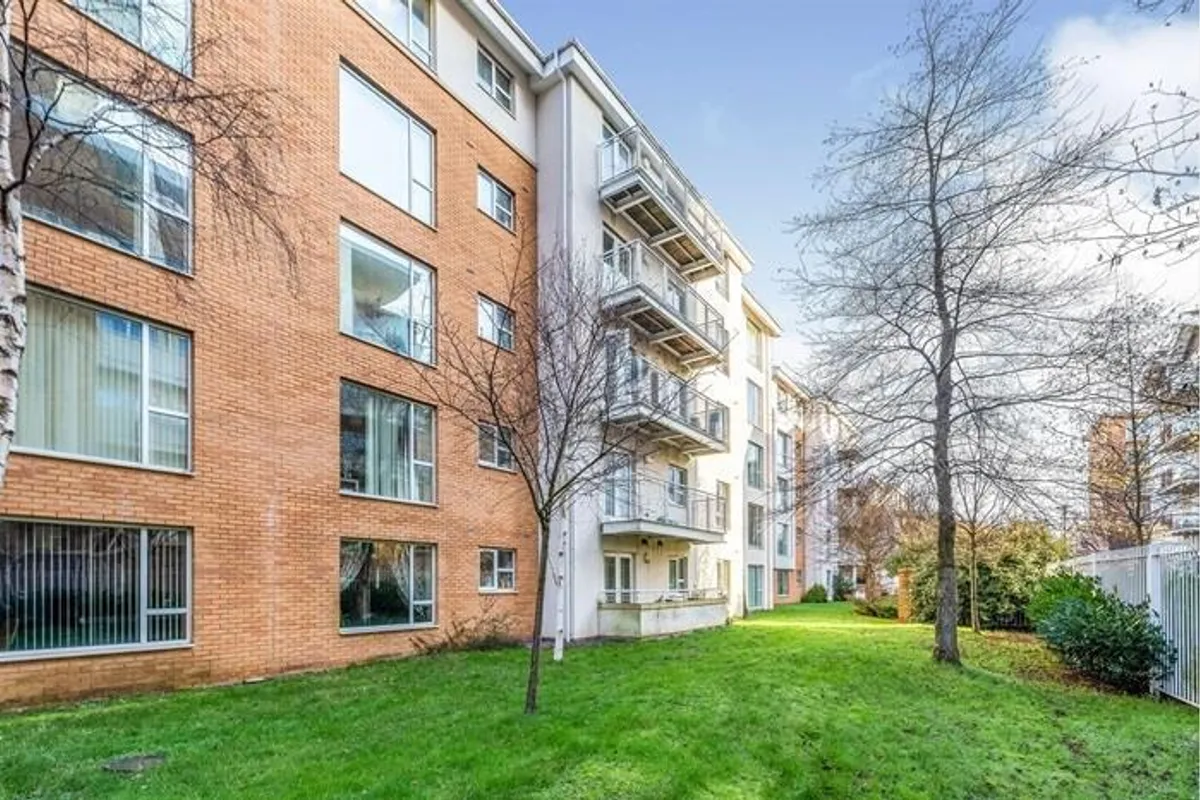 Flat Overstone Court in Cardiff