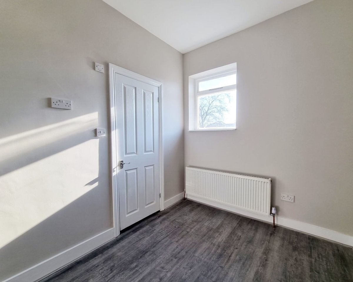 Flat Hampden Road in Greater London