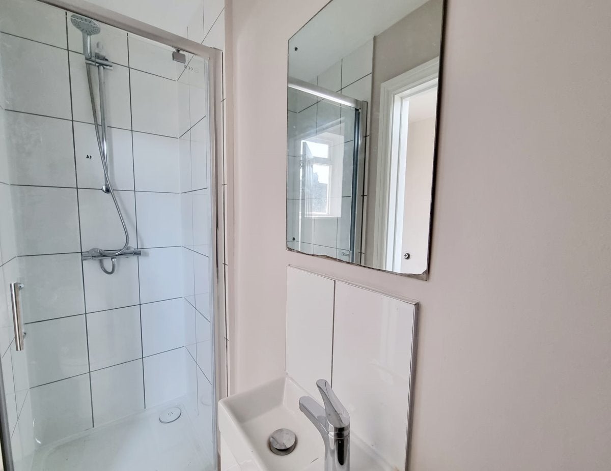 Flat Hampden Road in Greater London