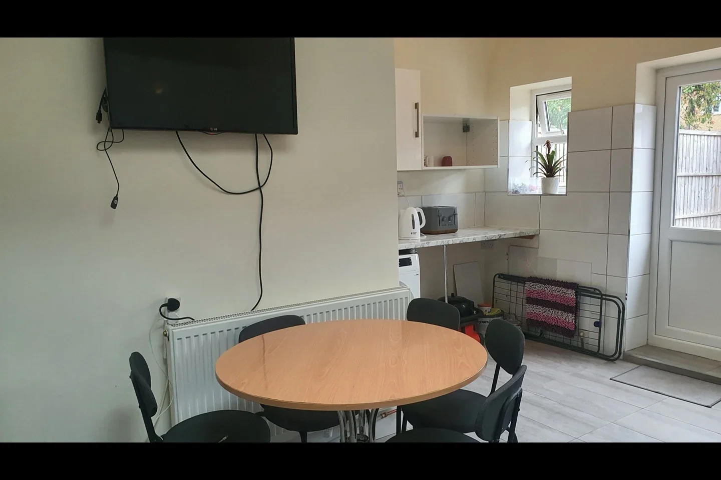 Room Sudbury Heights Avenue in Greater London