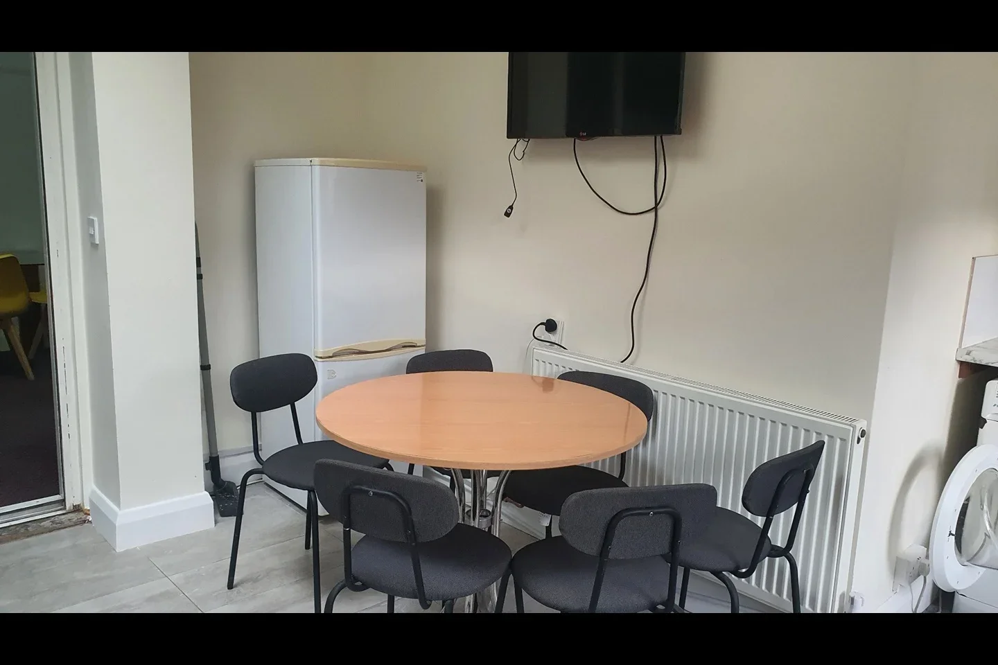 Room Sudbury Heights Avenue in Greater London