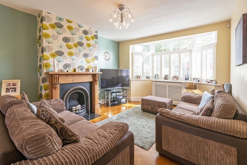 House Earlshall Road in Greater London