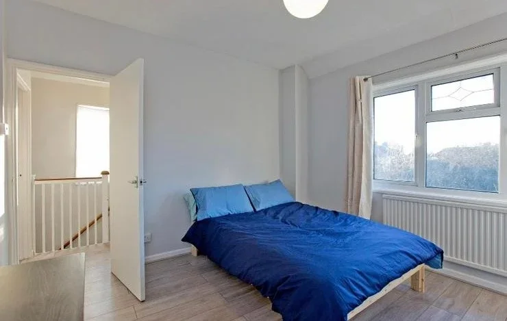 Room Henningham Road in Greater London
