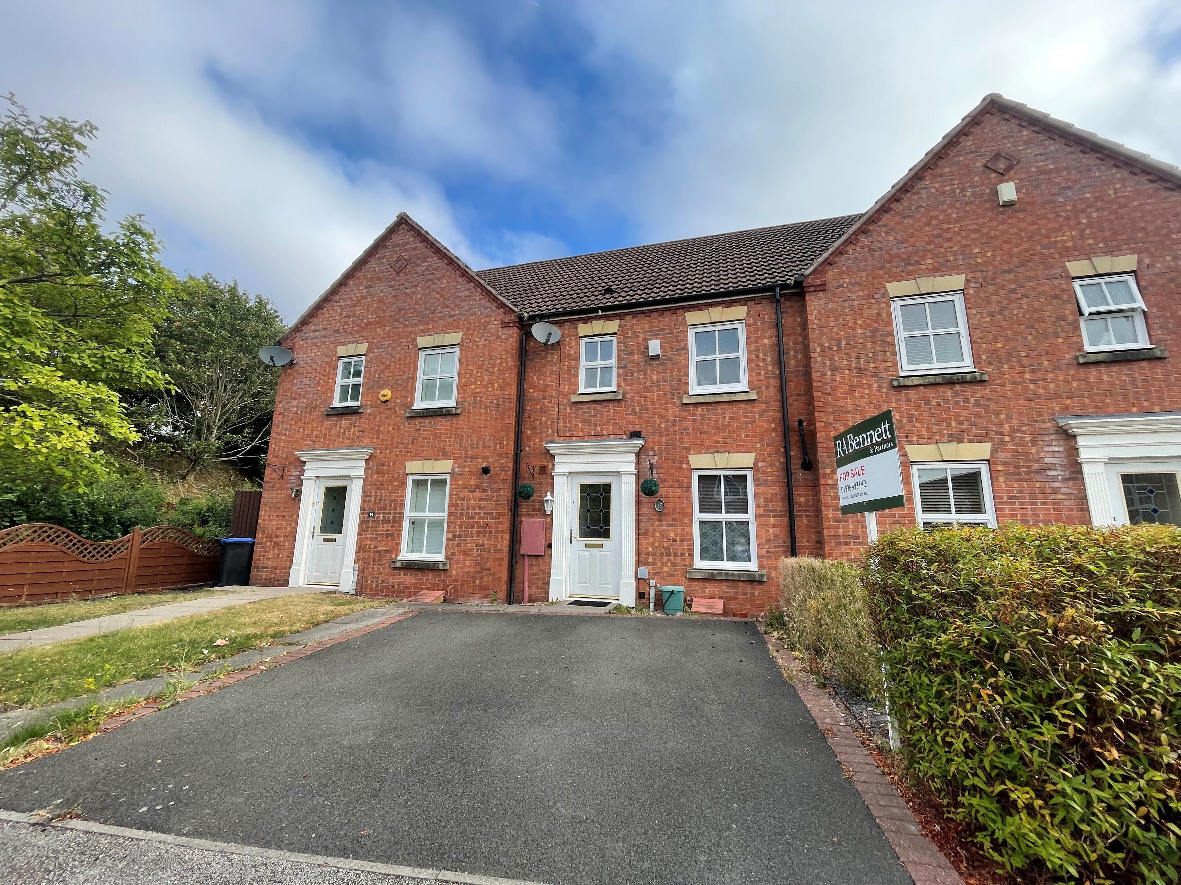 House Price Close West in Warwick