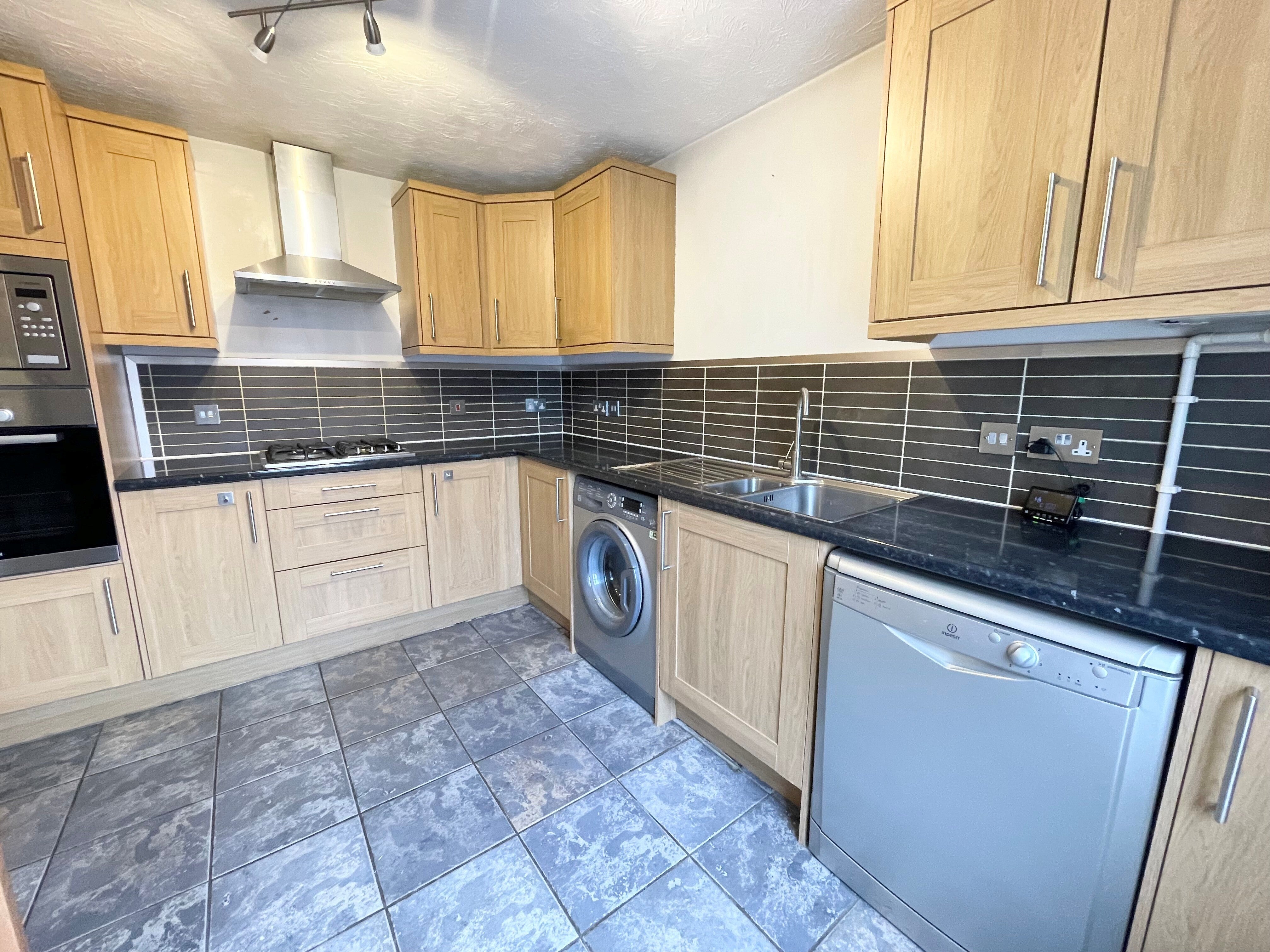 House Price Close West in Warwick