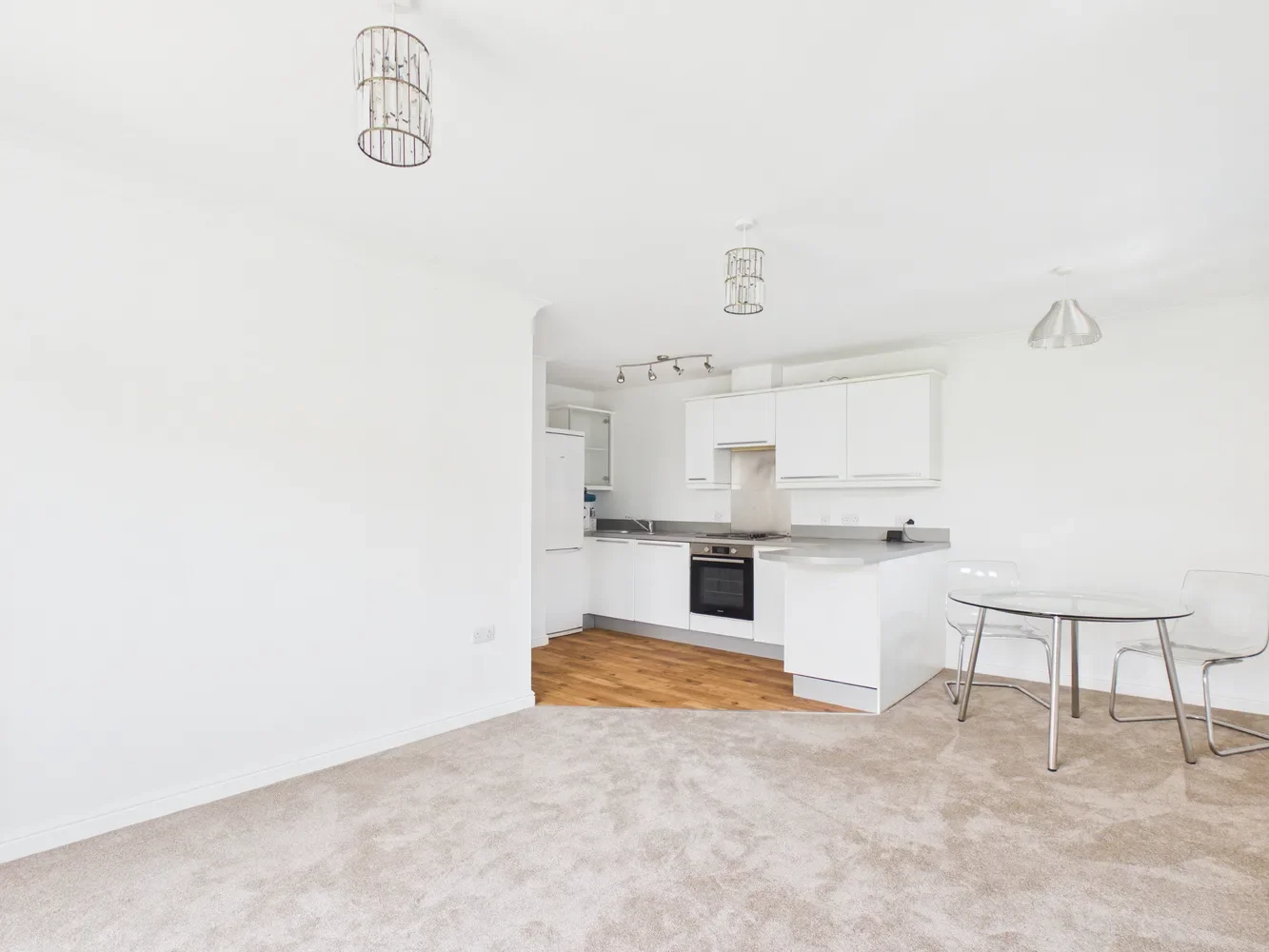 Flat Coopers Rise in High Wycombe Community Board