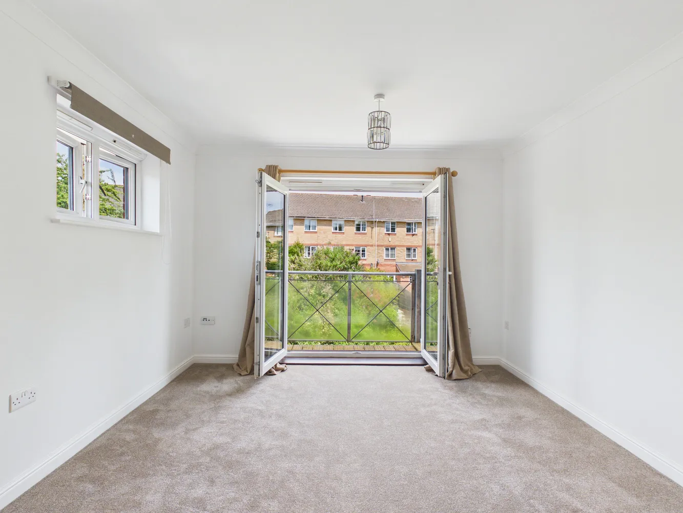 Flat Coopers Rise in High Wycombe Community Board