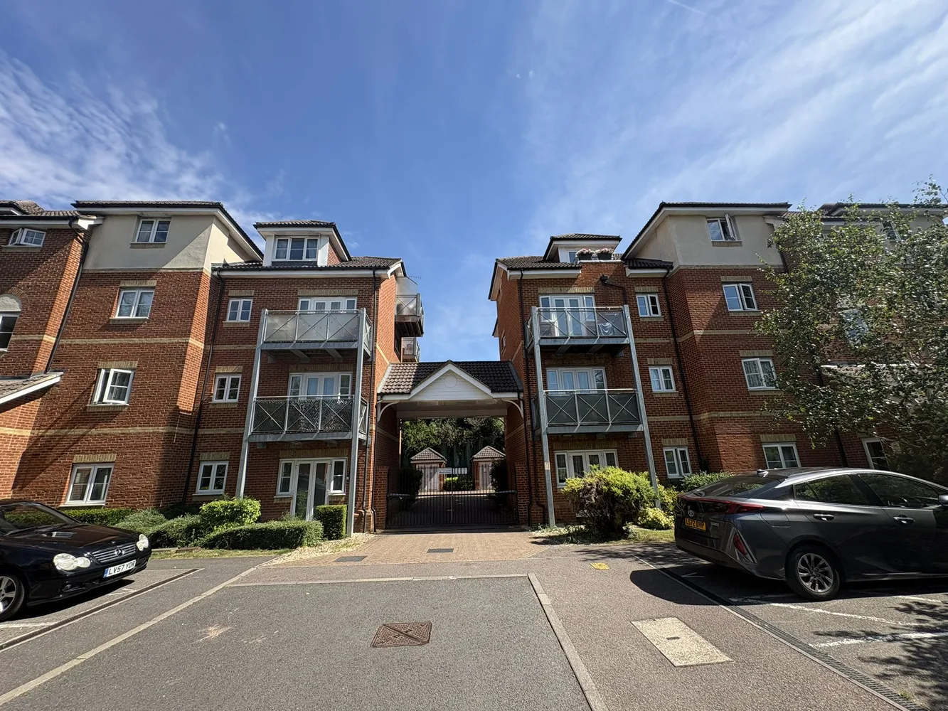 Flat Coopers Rise in High Wycombe Community Board