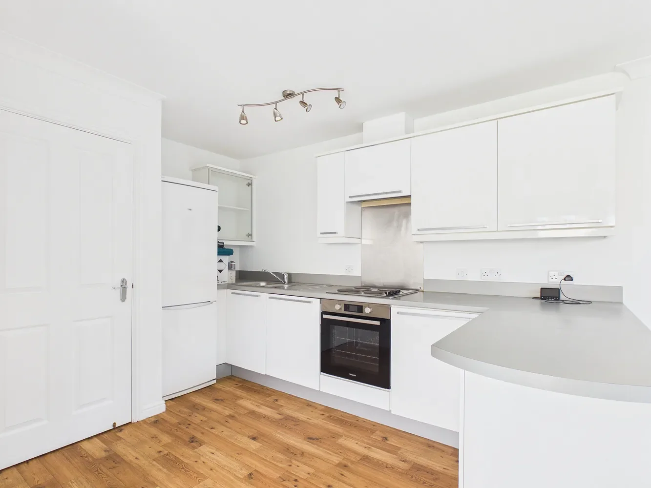 Flat Coopers Rise in High Wycombe Community Board