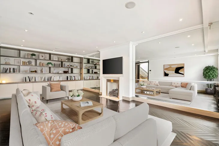 House Kinnerton Street in City of Westminster