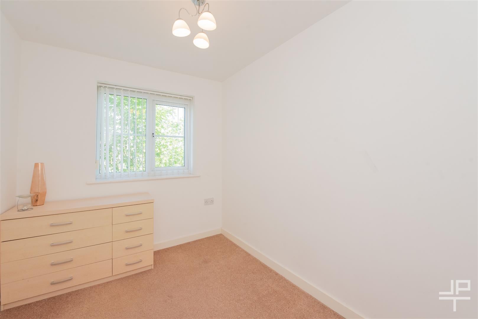 Flat Ledgard Avenue in Leigh