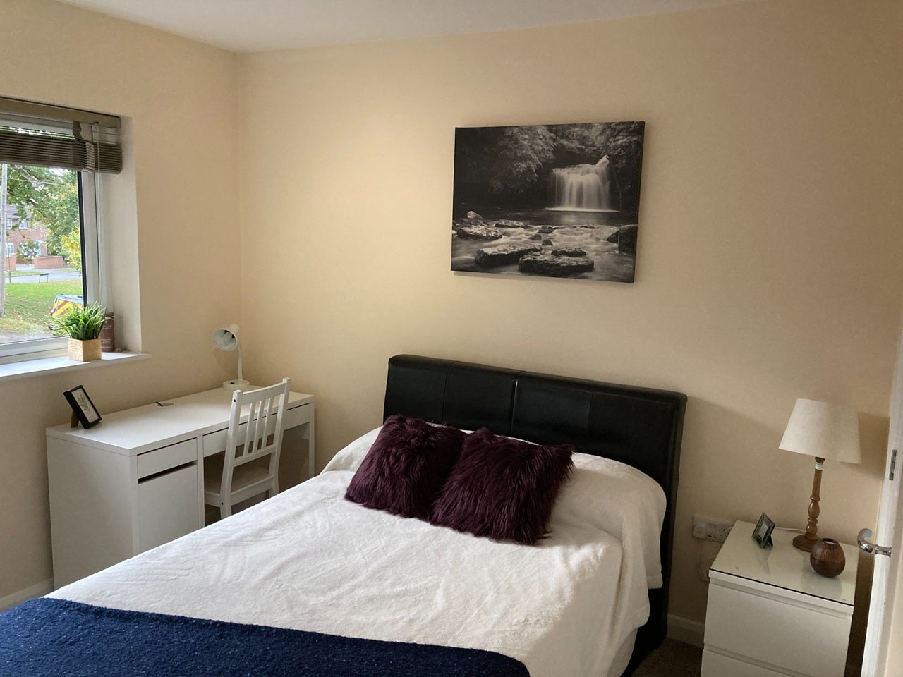 Room Princess Road in Woking