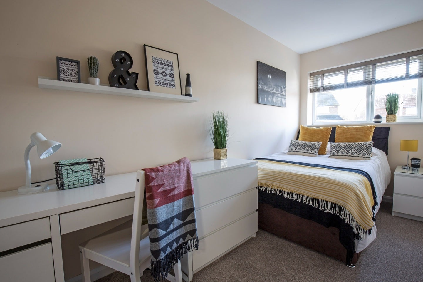 Room Princess Road in Woking