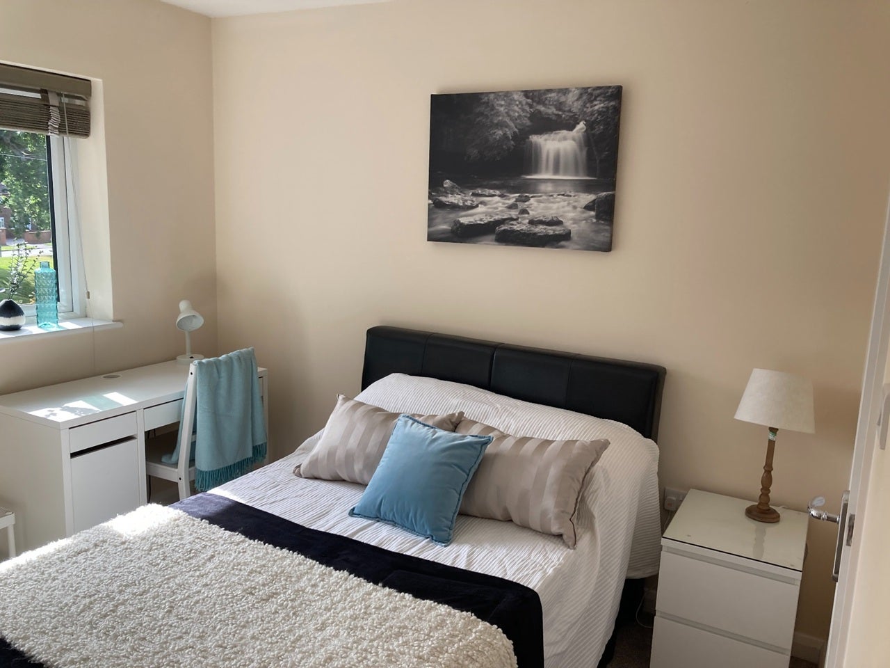 Room Princess Road in Woking