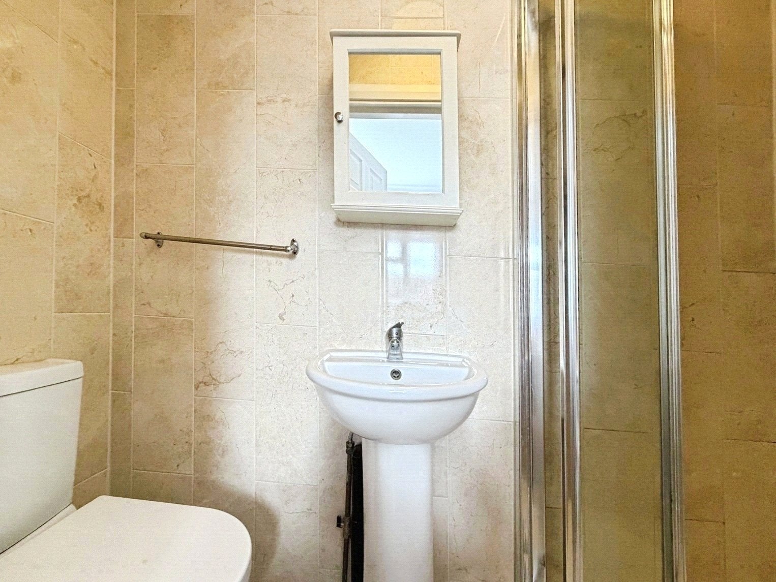 Room Kings Lane in Borough of Runnymede