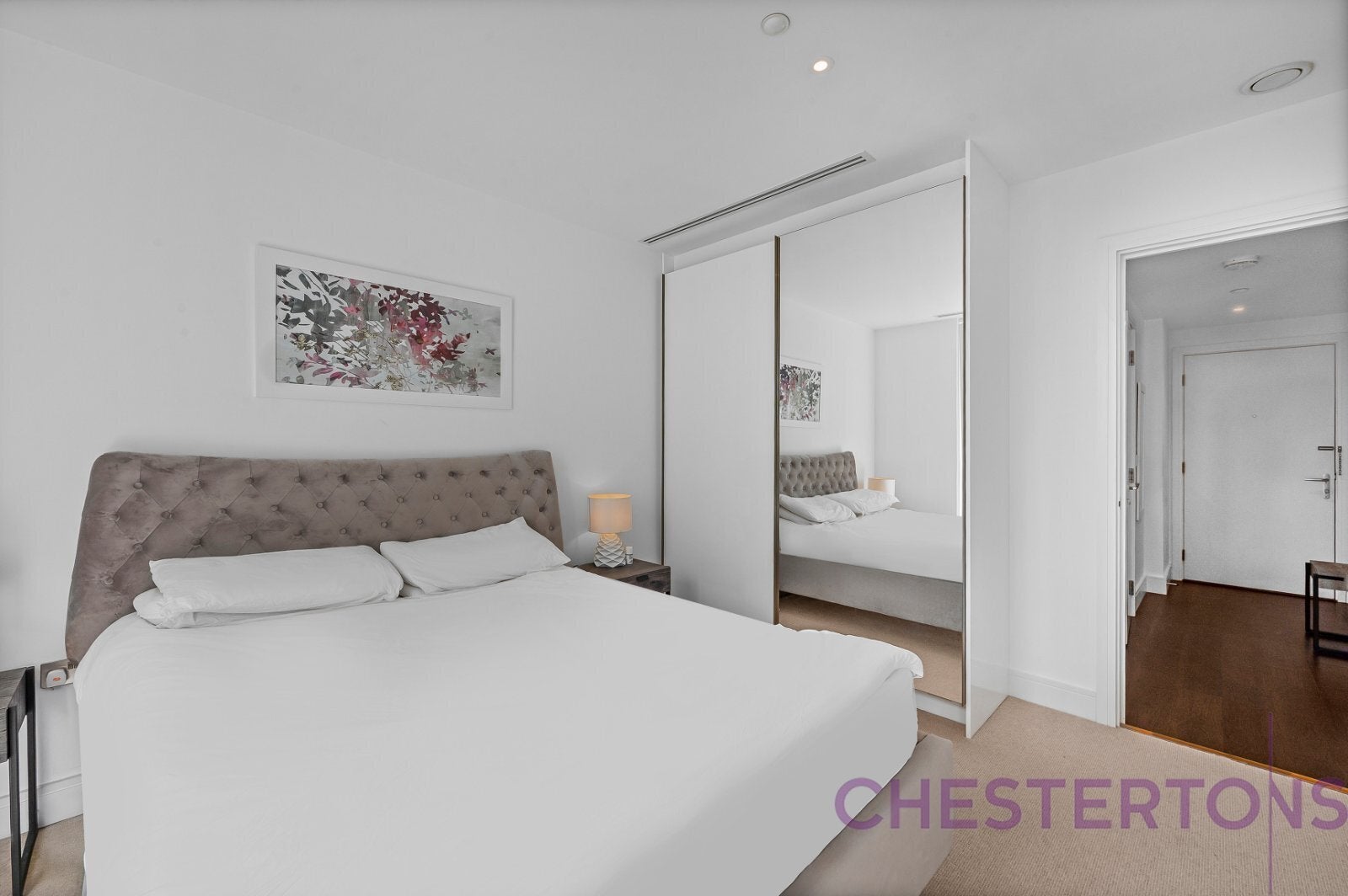 Flat Roupell Street in Greater London