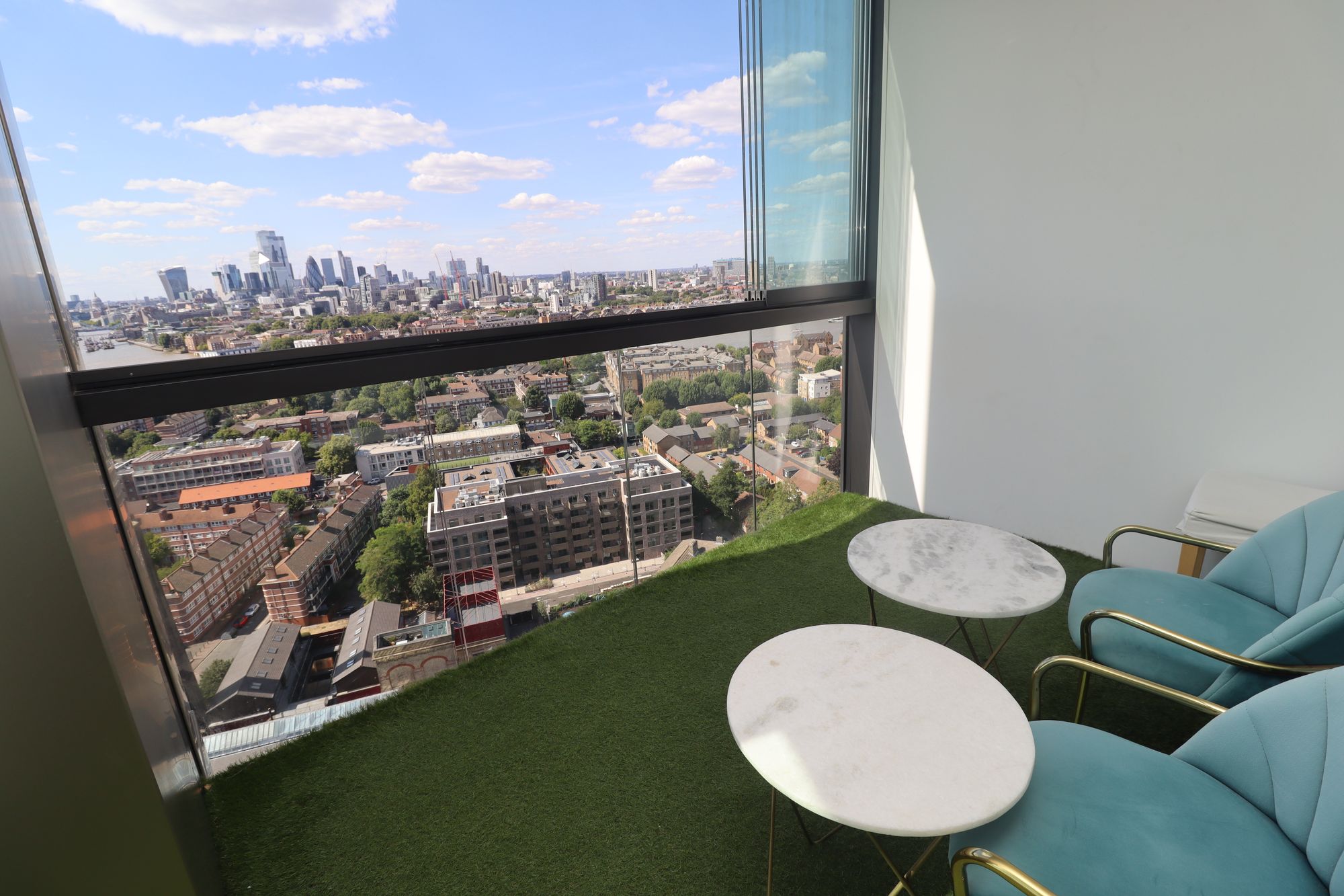 Flat Surrey Quays Road in Greater London