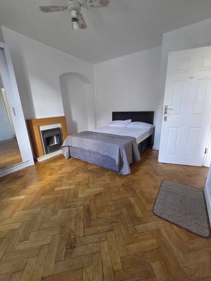 Room Farmfield Road in Greater London