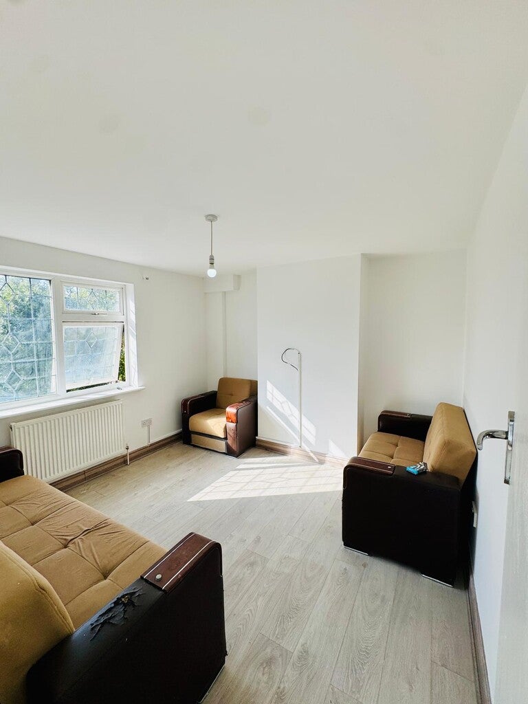 Flat York Road in Greater London