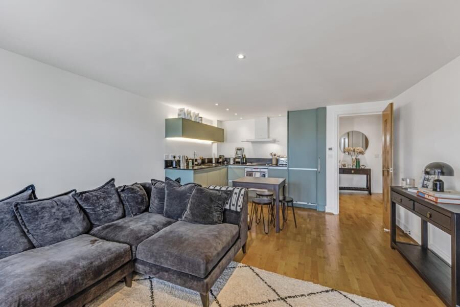Flat Albert Street in Greater London