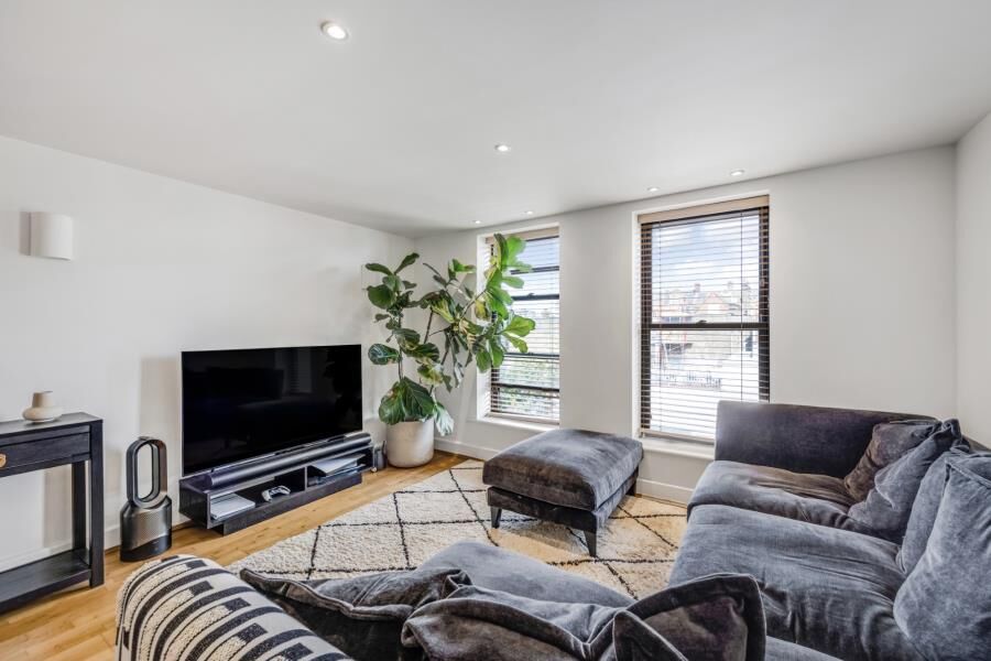 Flat Albert Street in Greater London