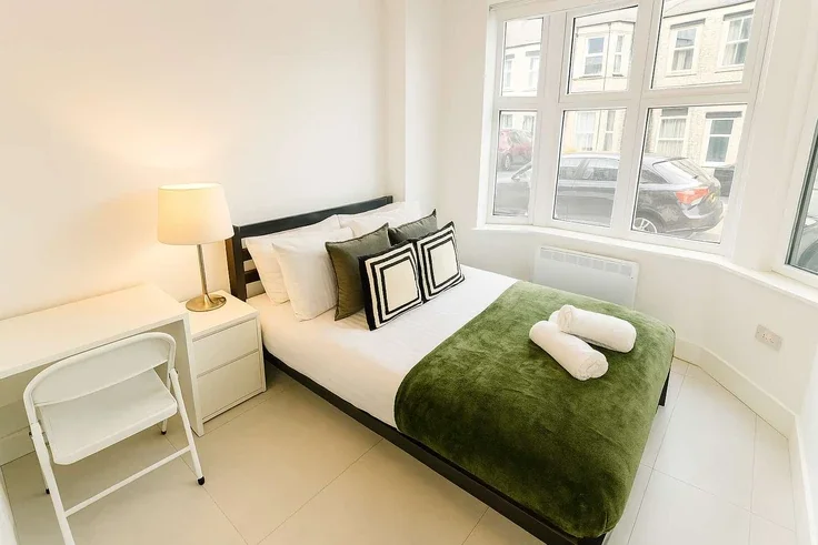 Flat Inverness Place in Cardiff