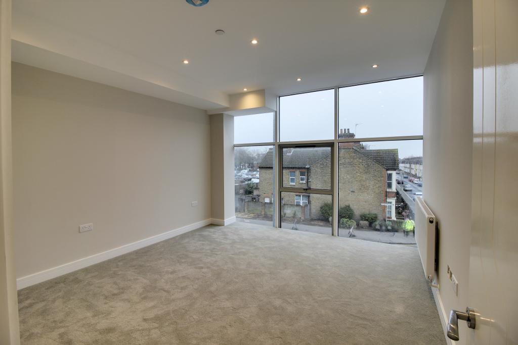 Flat Warrior Square in Southend-on-Sea