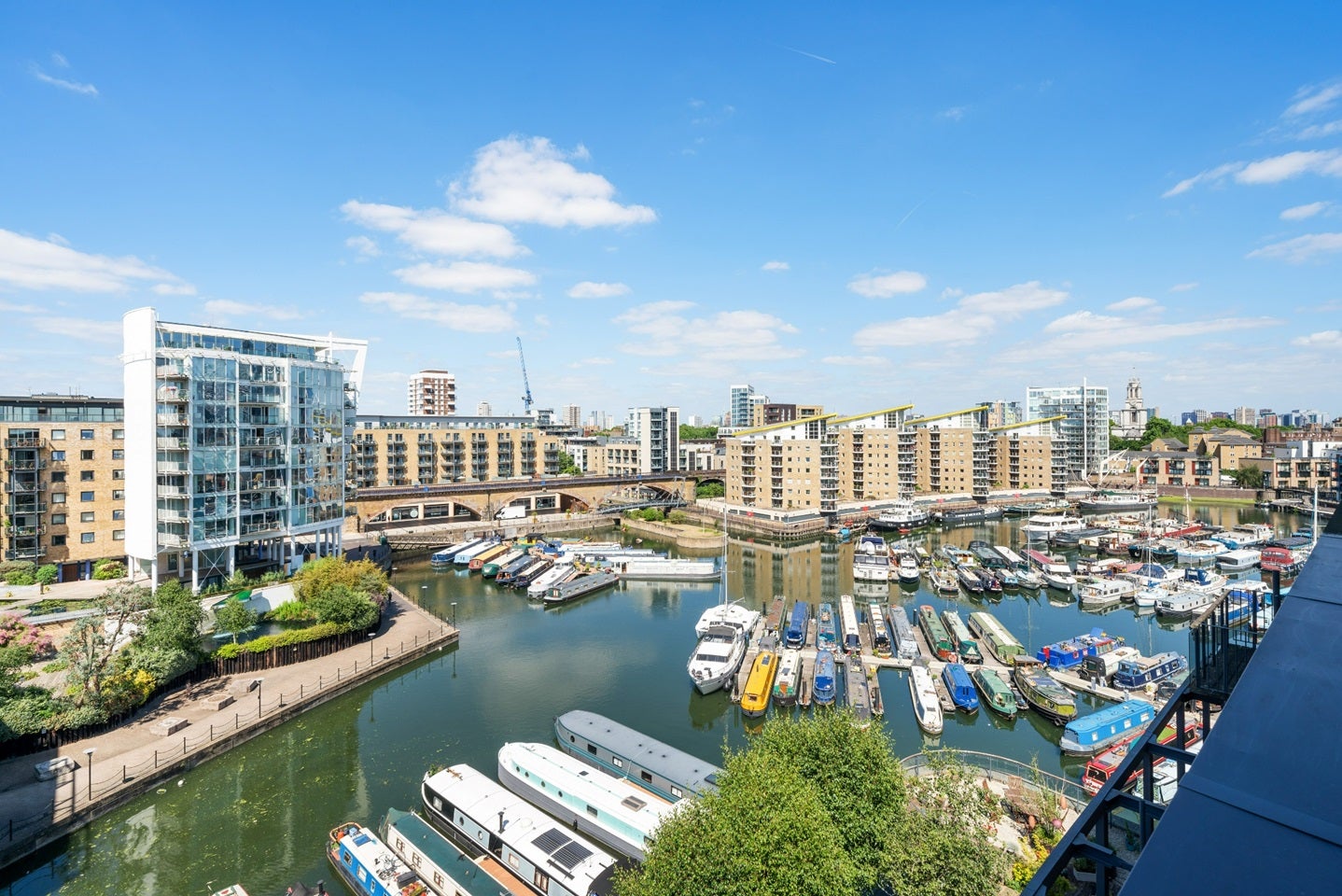 Room Branch Road in Greater London