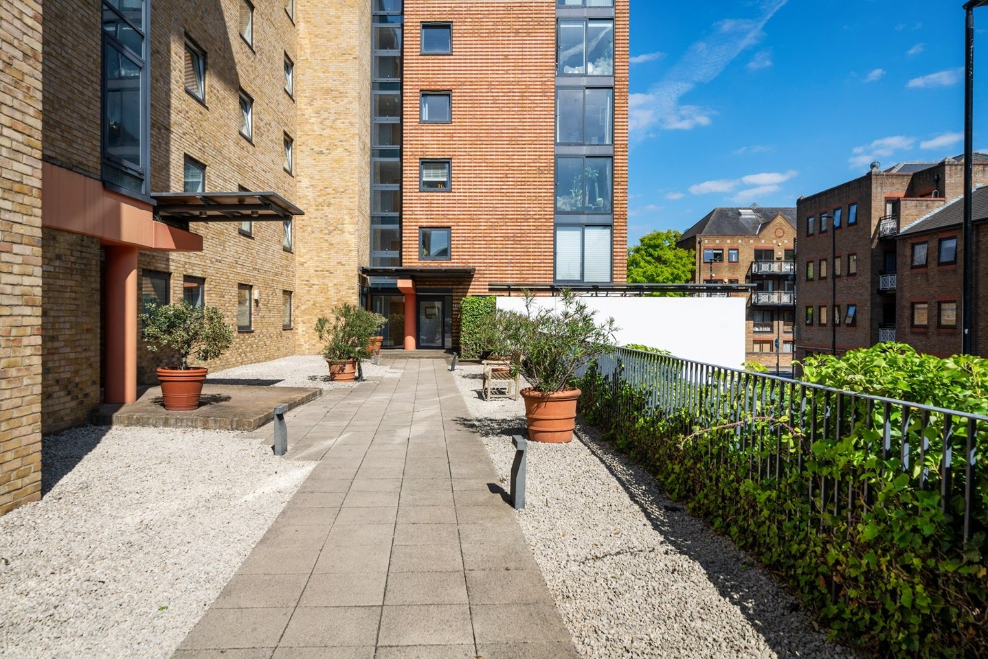 Room Branch Road in Greater London
