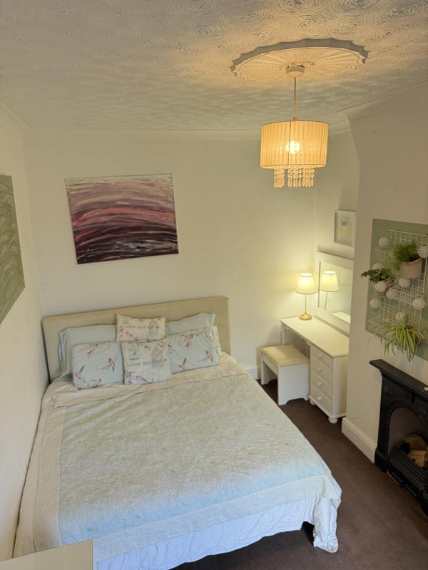 Room Lansdowne Close in Burnley