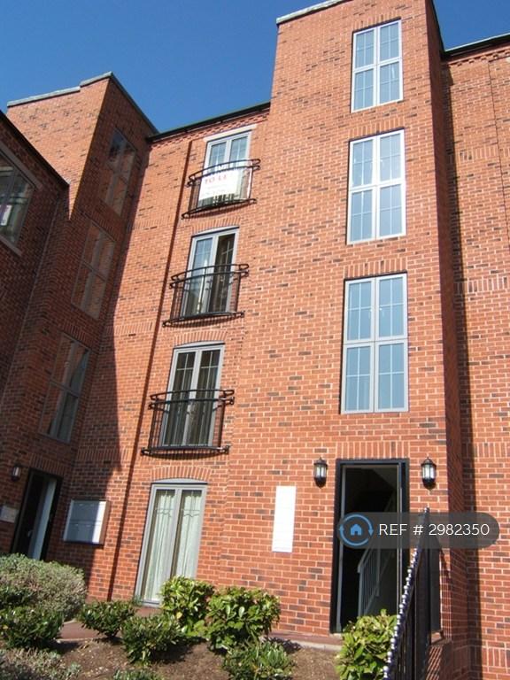 Flat Trinity Lane in Hinckley and Bosworth