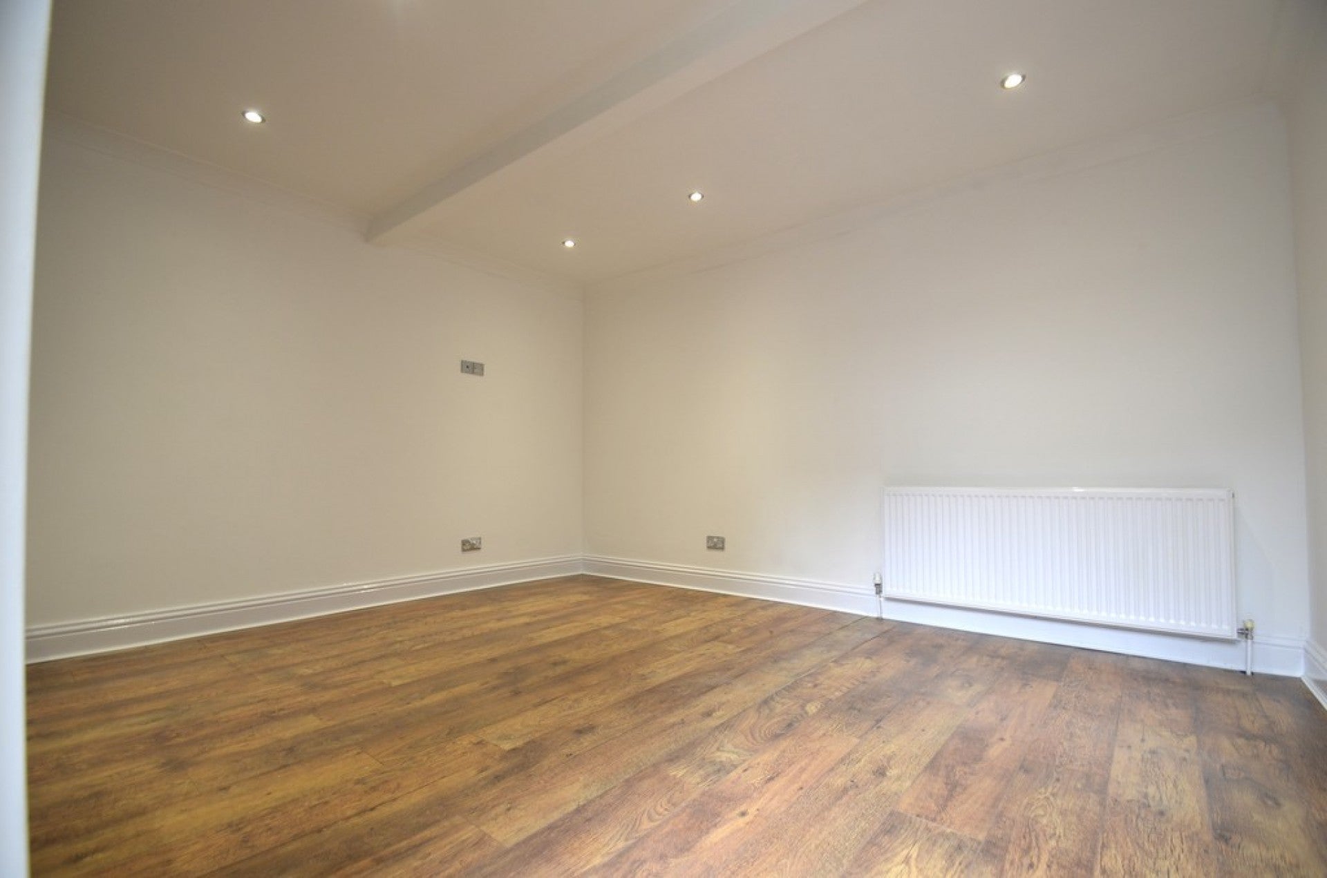 Flat Willowbrook Road in Borough of Spelthorne
