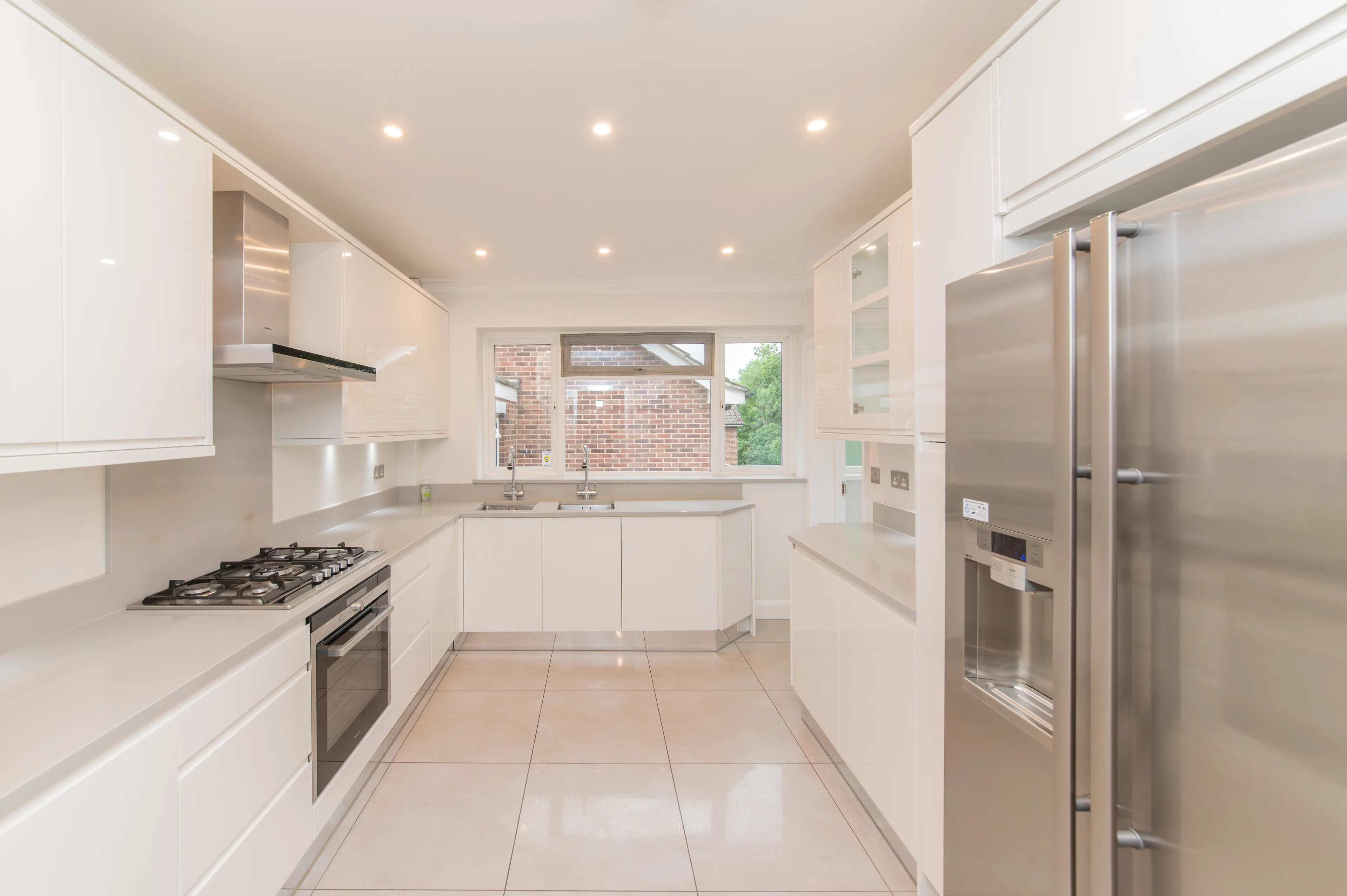 Flat Ashley Lane in Greater London
