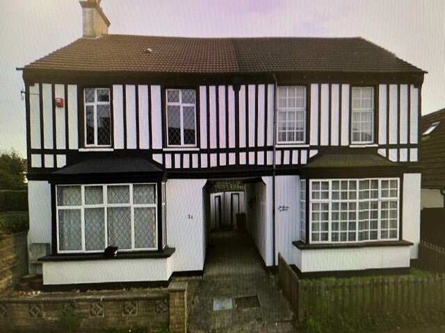 House Gander Green Lane in Greater London