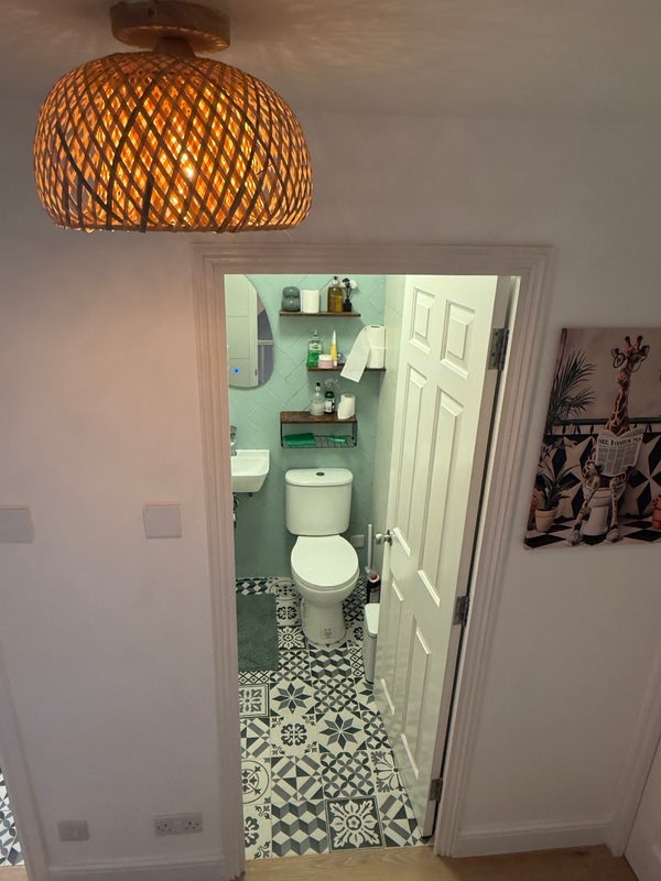 Room Transom Close in Greater London