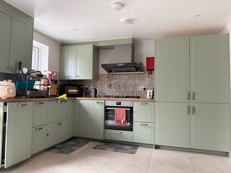 Room Transom Close in Greater London