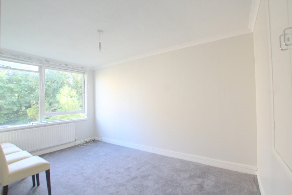 Flat Carlton Drive in Greater London