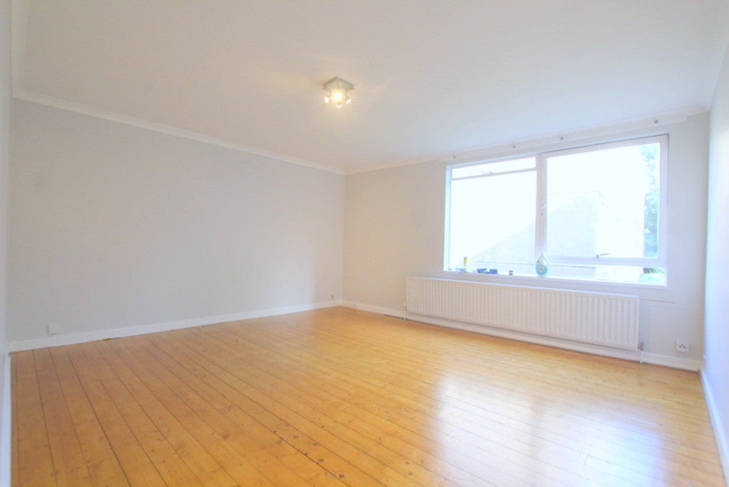 Flat Carlton Drive in Greater London