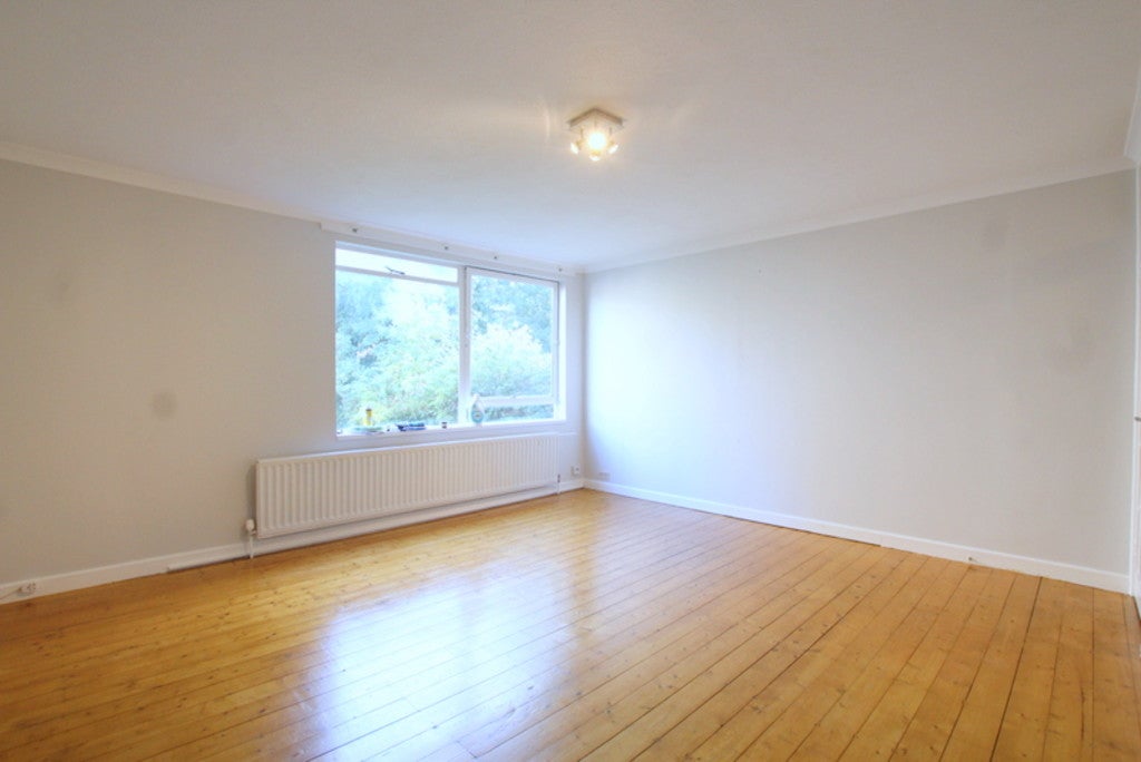 Flat Carlton Drive in Greater London