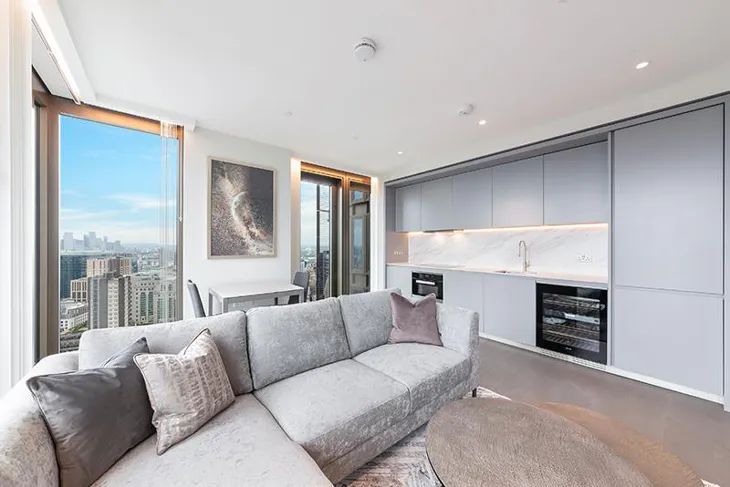 Flat Bishopsgate Plaza in City of London
