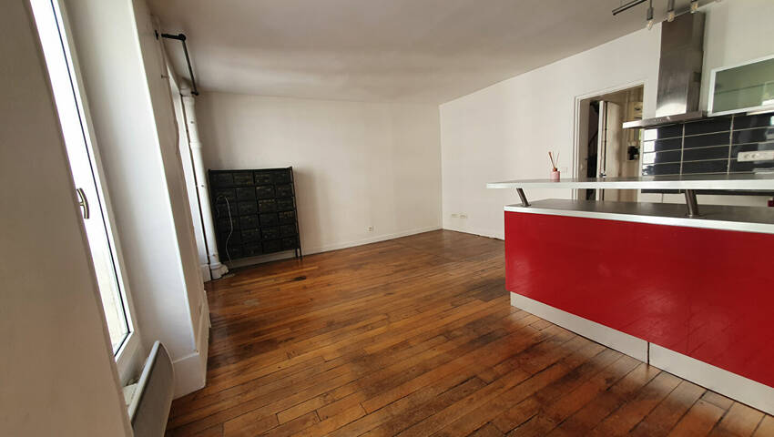 Flat Place Ferdinand-Brunot in Paris