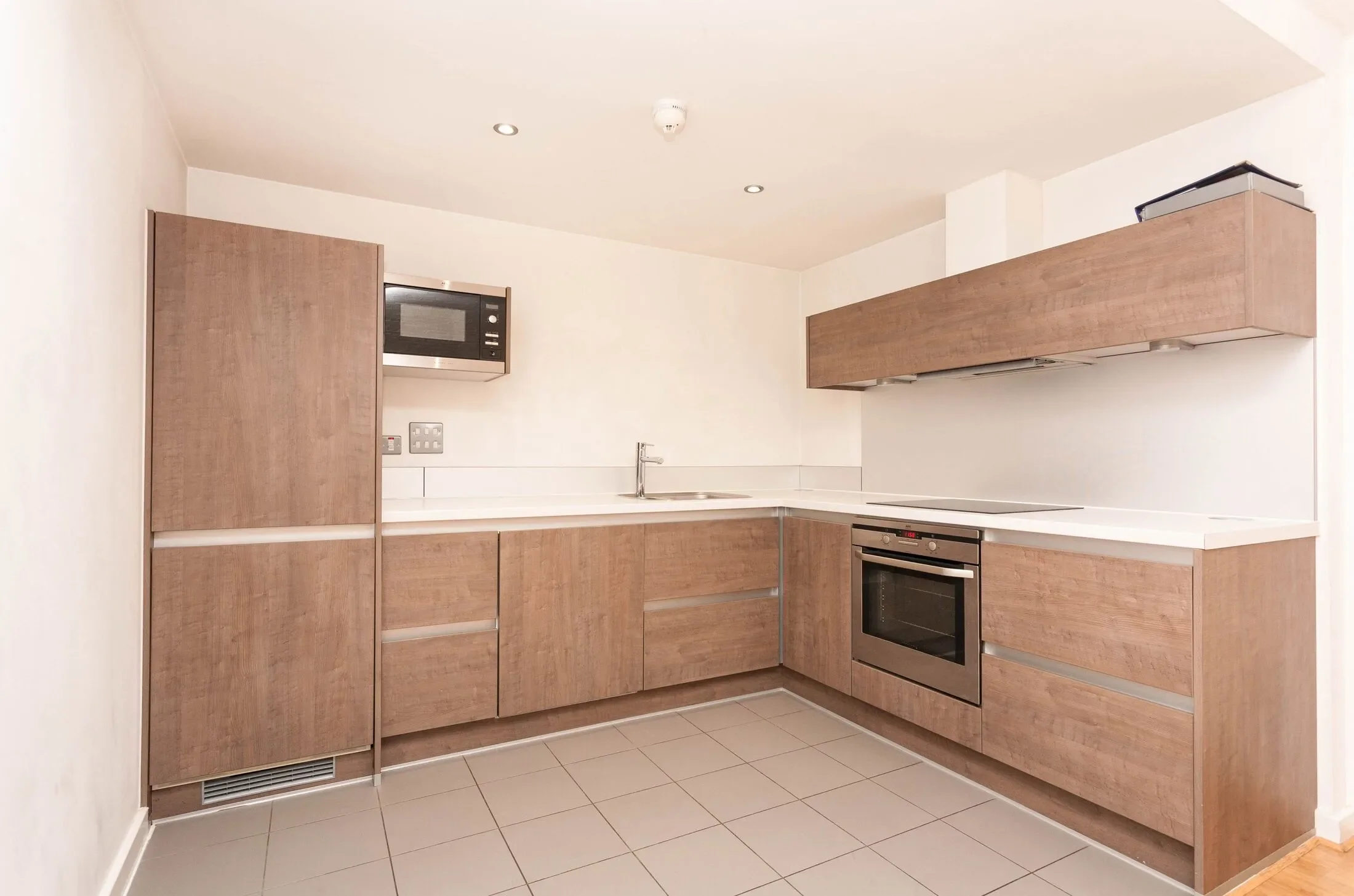 Flat Cadogan Road in Greater London