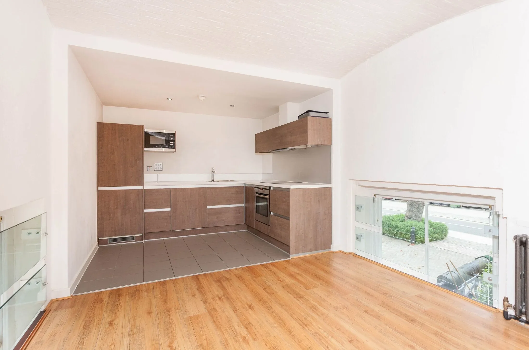 Flat Cadogan Road in Greater London