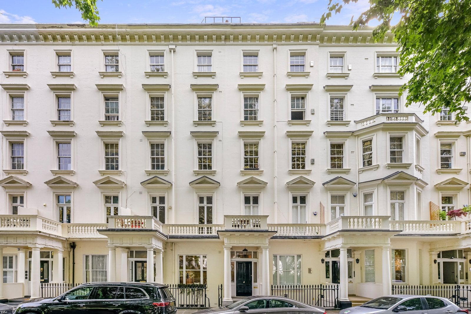 Flat St George's Square in City of Westminster