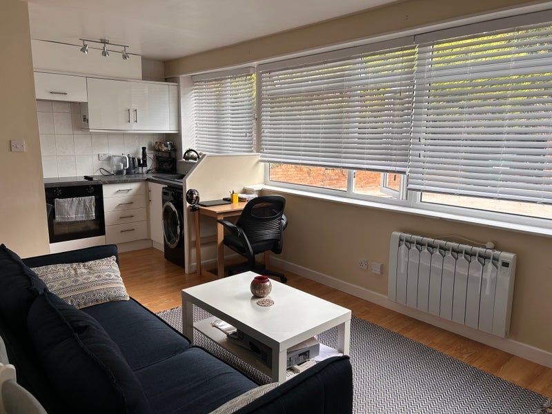 Flat Harborne Park Road in Birmingham