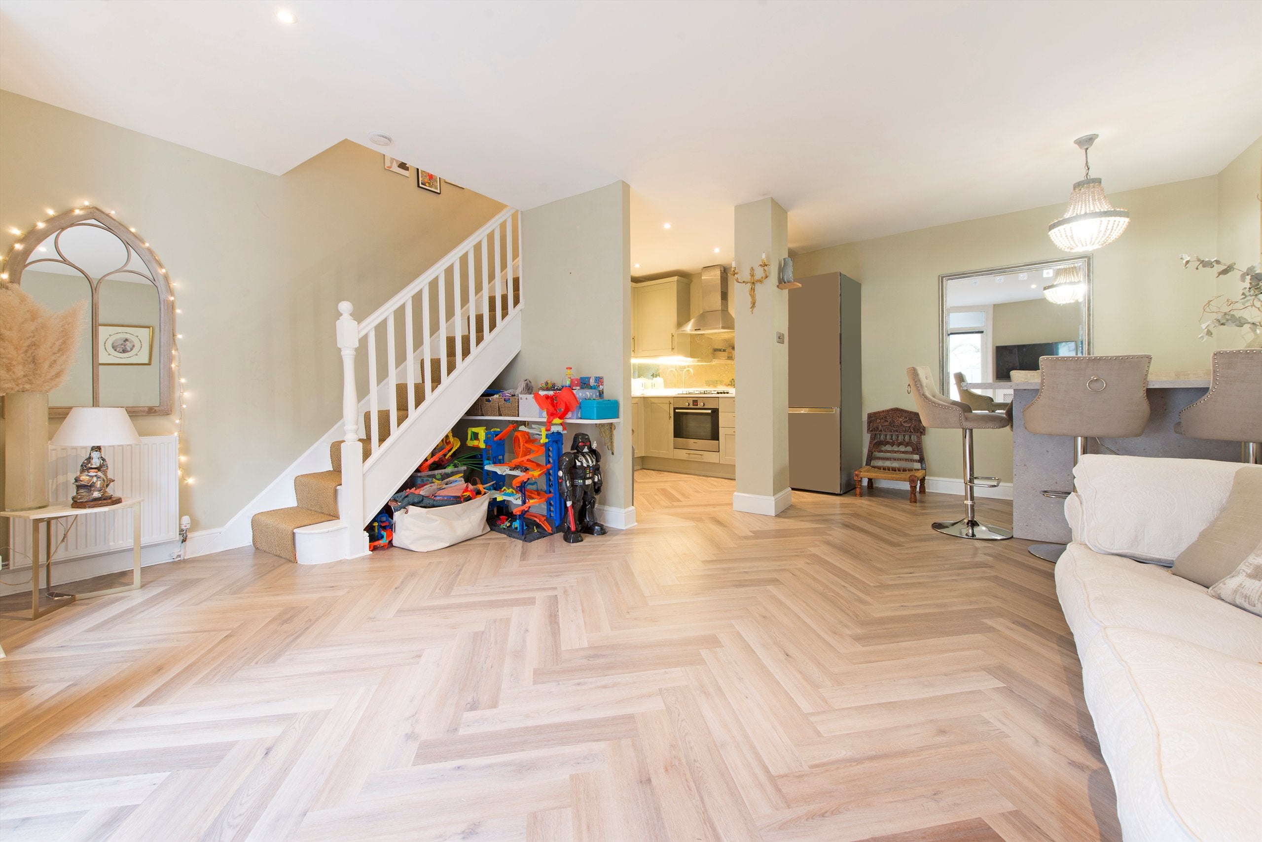 Flat Malvern Mews in Greater London