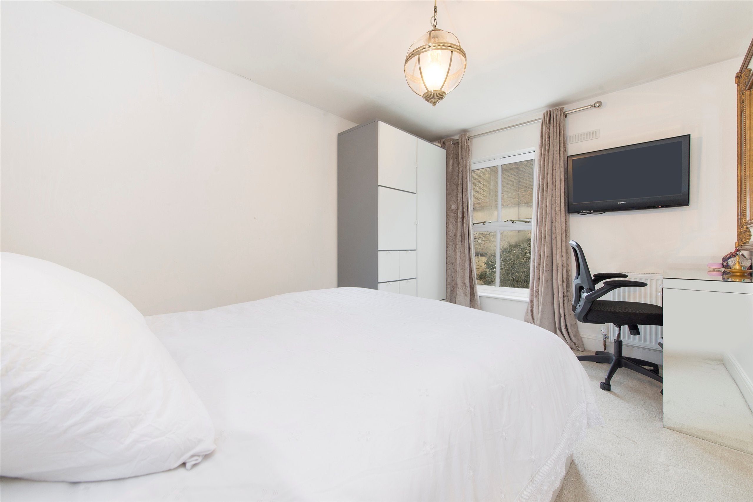 Flat Malvern Mews in Greater London